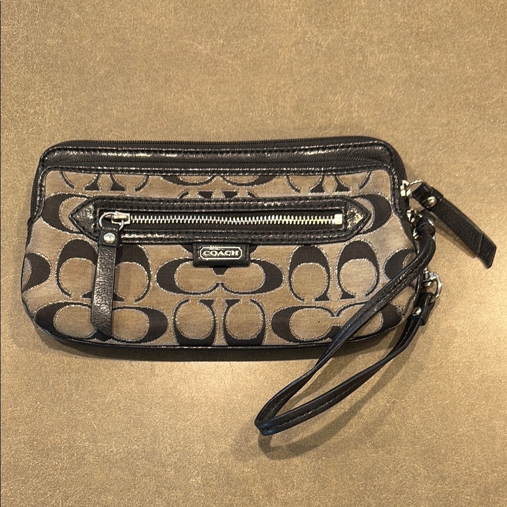Vintage Coach Black and Tan Wristlet